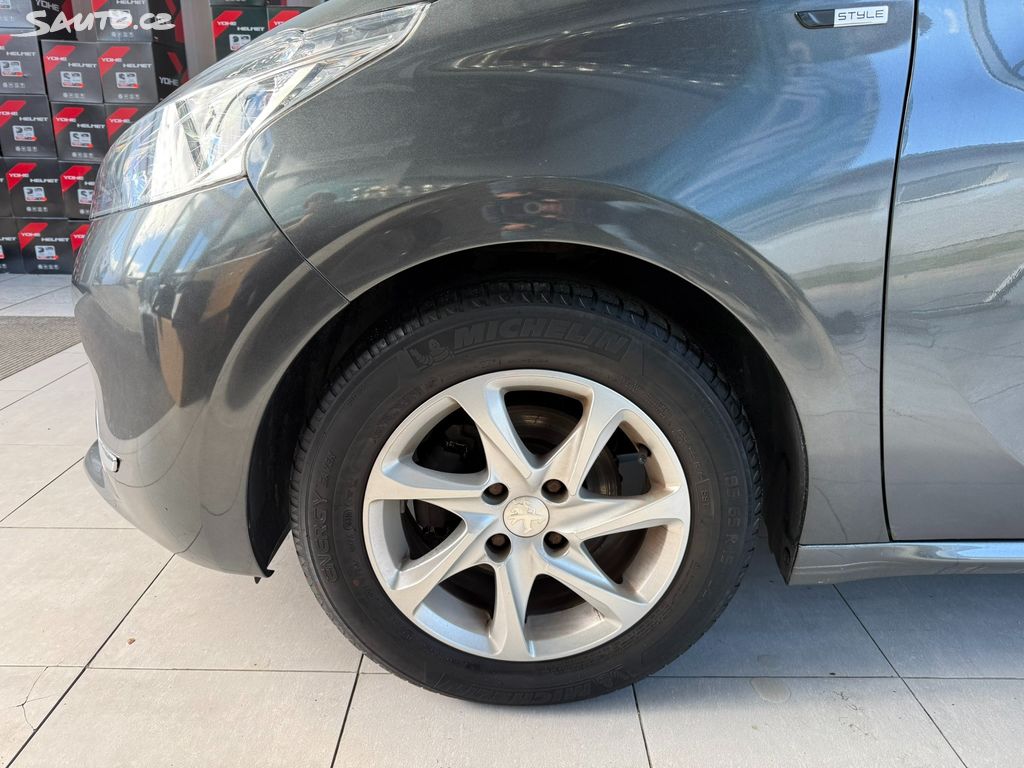 Peugeot 208, Style 1.2 60 kW 1.majitel Peugeot 208, Style 1.2 60 kW 1.majitel