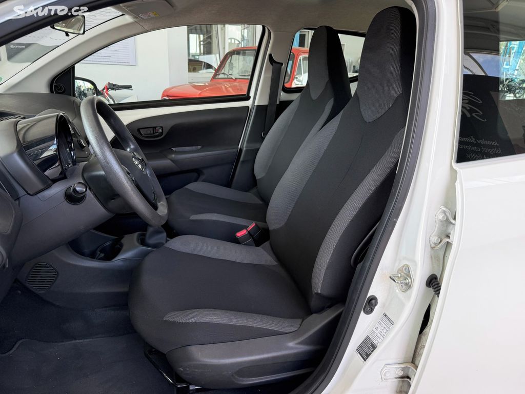 Toyota Aygo, 1.0 53 kW plná ser.historie