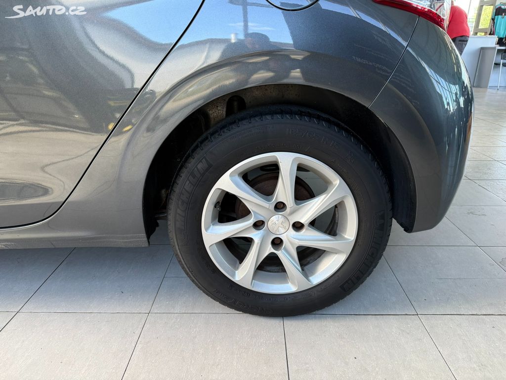 Peugeot 208, Style 1.2 60 kW 1.majitel Peugeot 208, Style 1.2 60 kW 1.majitel