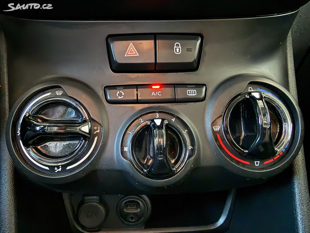 Peugeot 208, Style 1.2 60 kW 1.majitel Peugeot 208, Style 1.2 60 kW 1.majitel