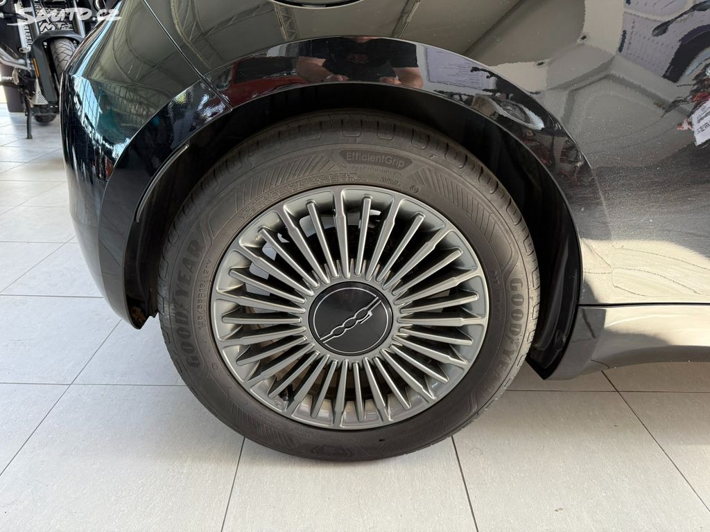 Fiat 500E, 42 kWh 118k 1.majitel DPH