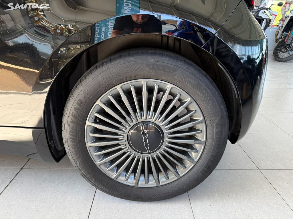 Fiat 500E, 42 kWh 118k 1.majitel DPH