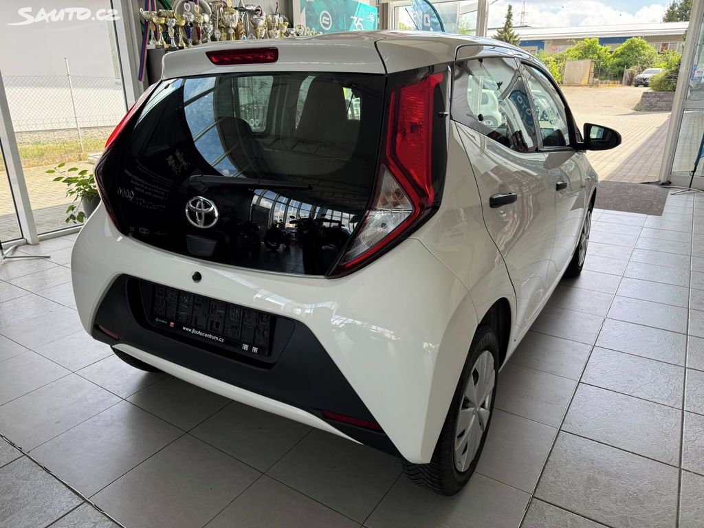 Toyota Aygo, 1.0 53 kW plná ser.historie