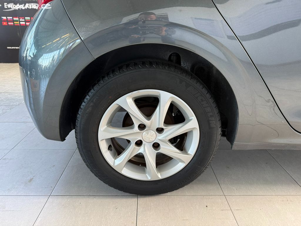 Peugeot 208, Style 1.2 60 kW 1.majitel Peugeot 208, Style 1.2 60 kW 1.majitel