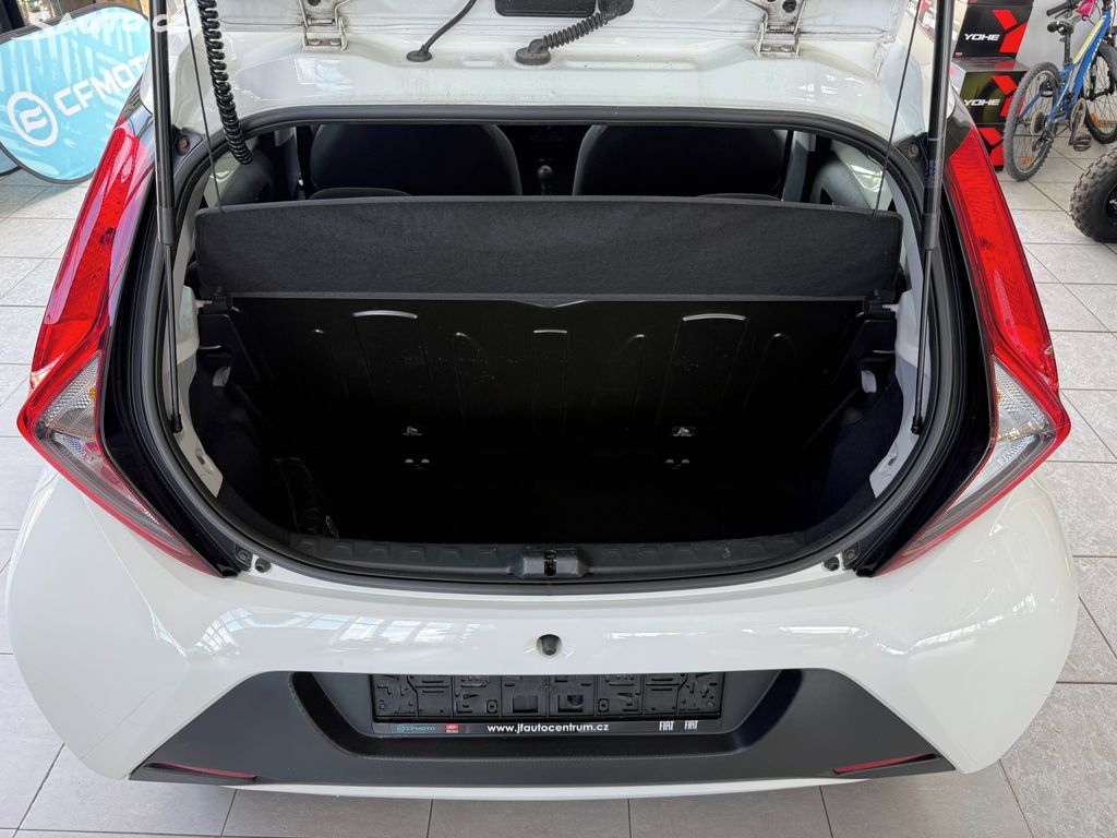 Toyota Aygo, 1.0 53 kW plná ser.historie