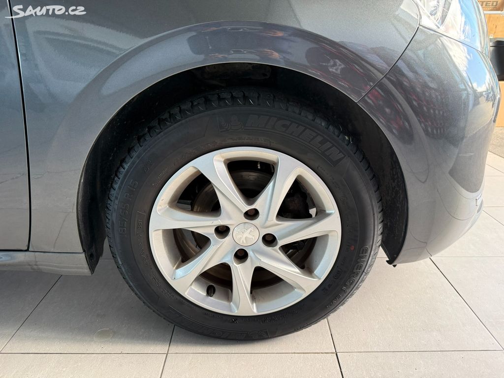 Peugeot 208, Style 1.2 60 kW 1.majitel Peugeot 208, Style 1.2 60 kW 1.majitel