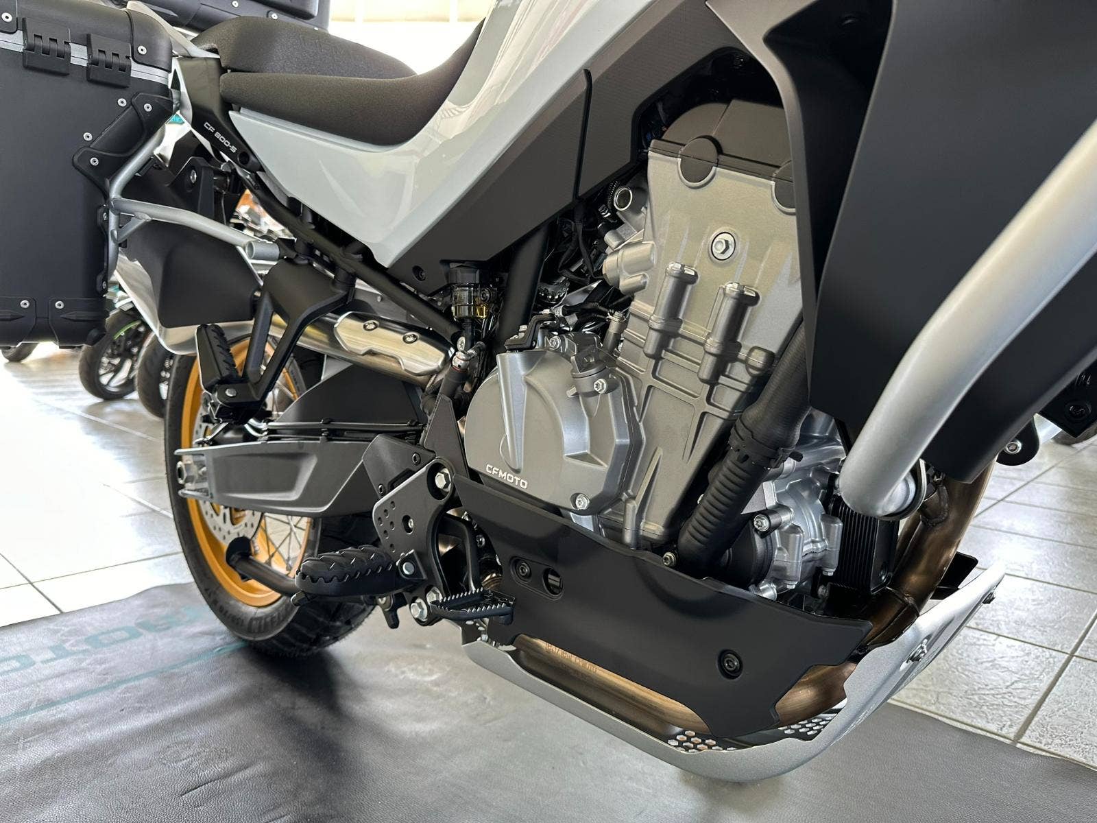 CFMOTO 800 MT