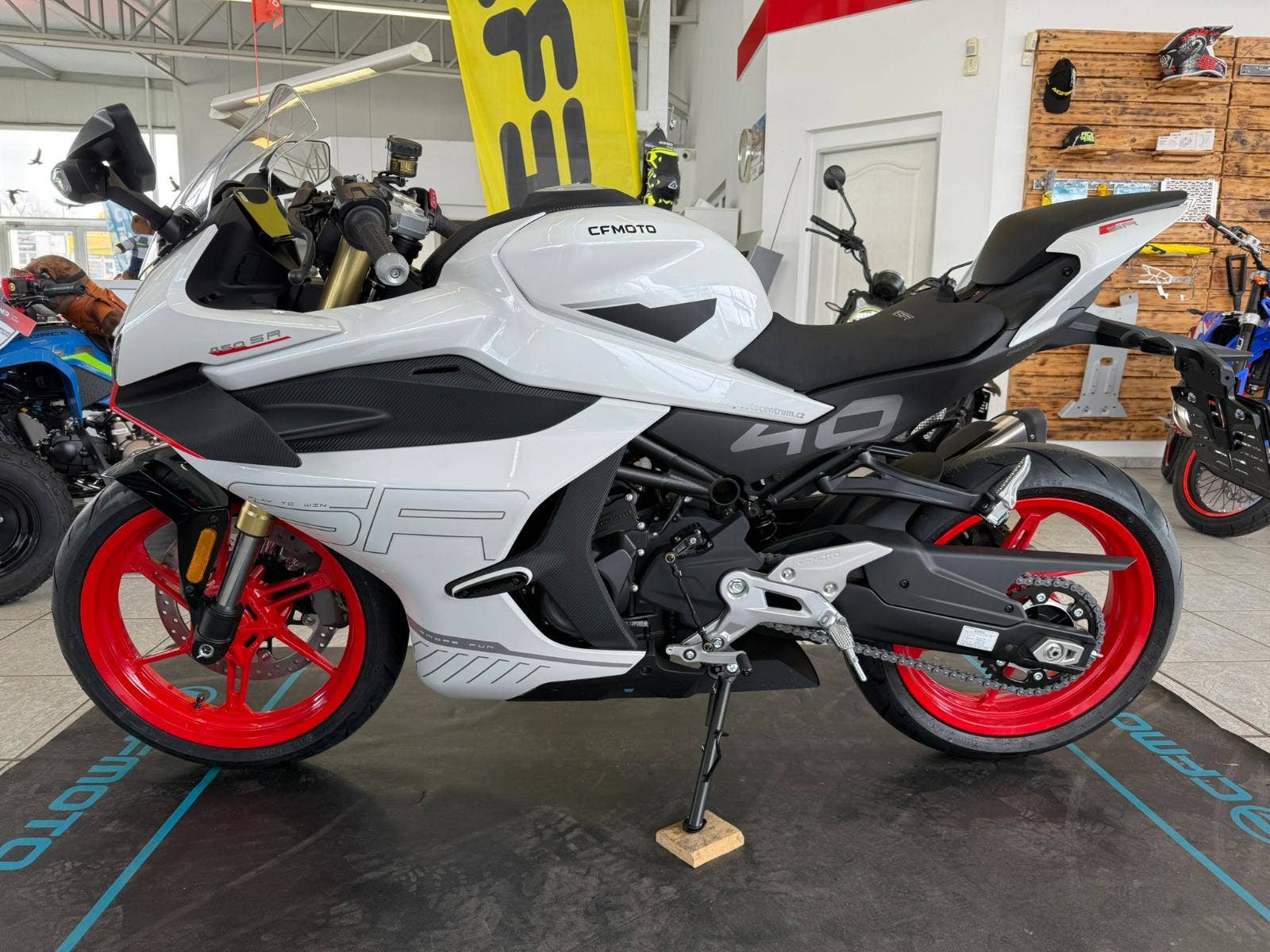 CFMOTO 450 SR