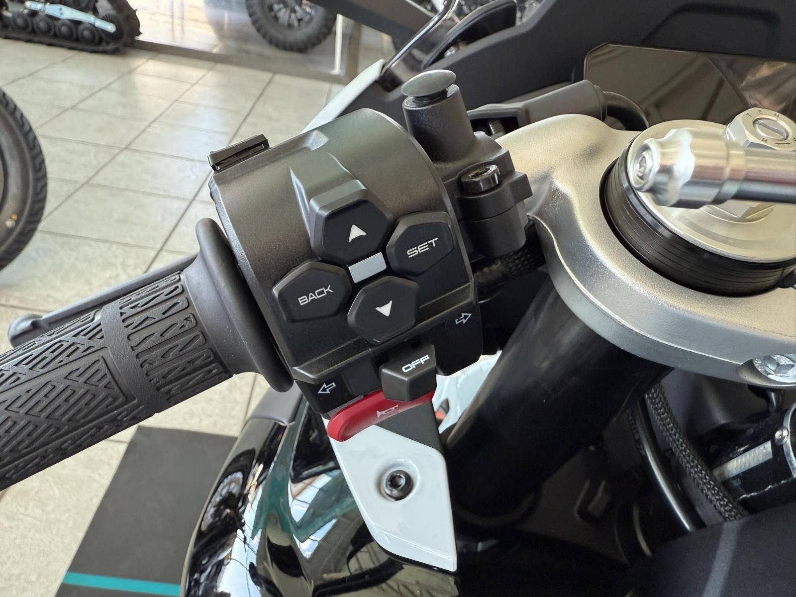 CFMOTO 675 SR-R
