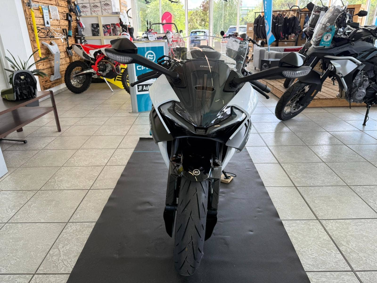 CFMOTO 675 SR-R