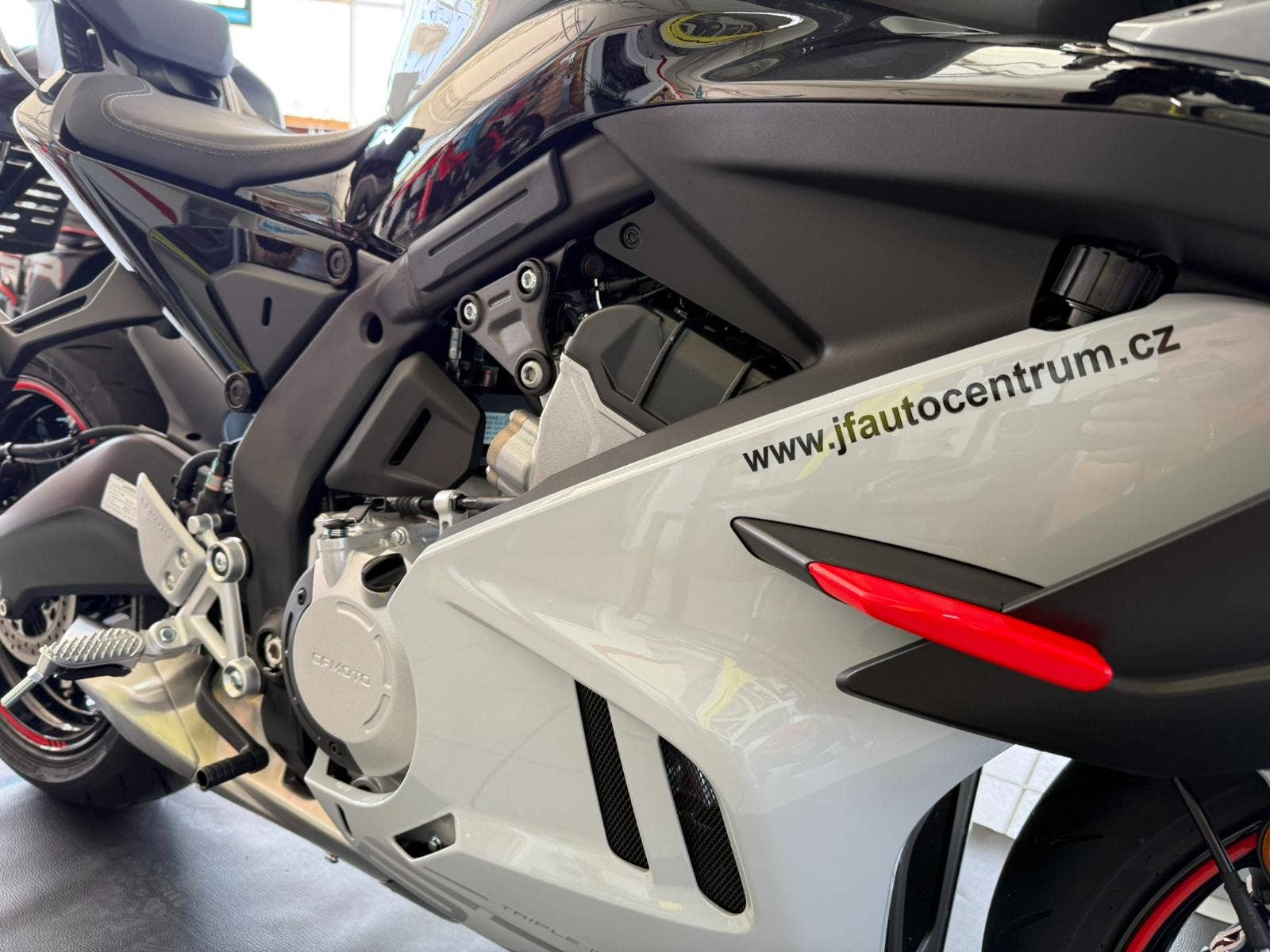 CFMOTO 675 SR-R