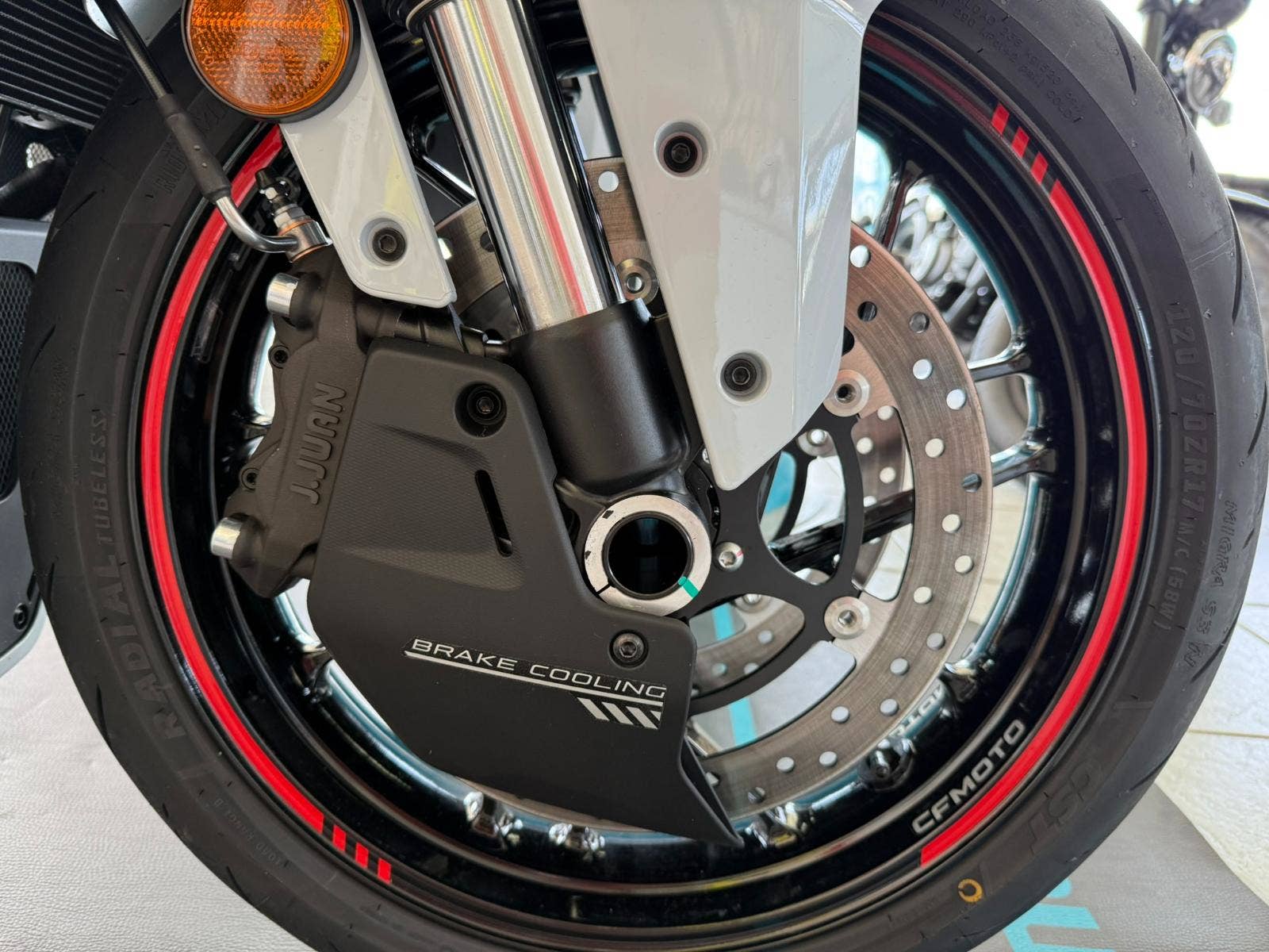 CFMOTO 675 SR-R