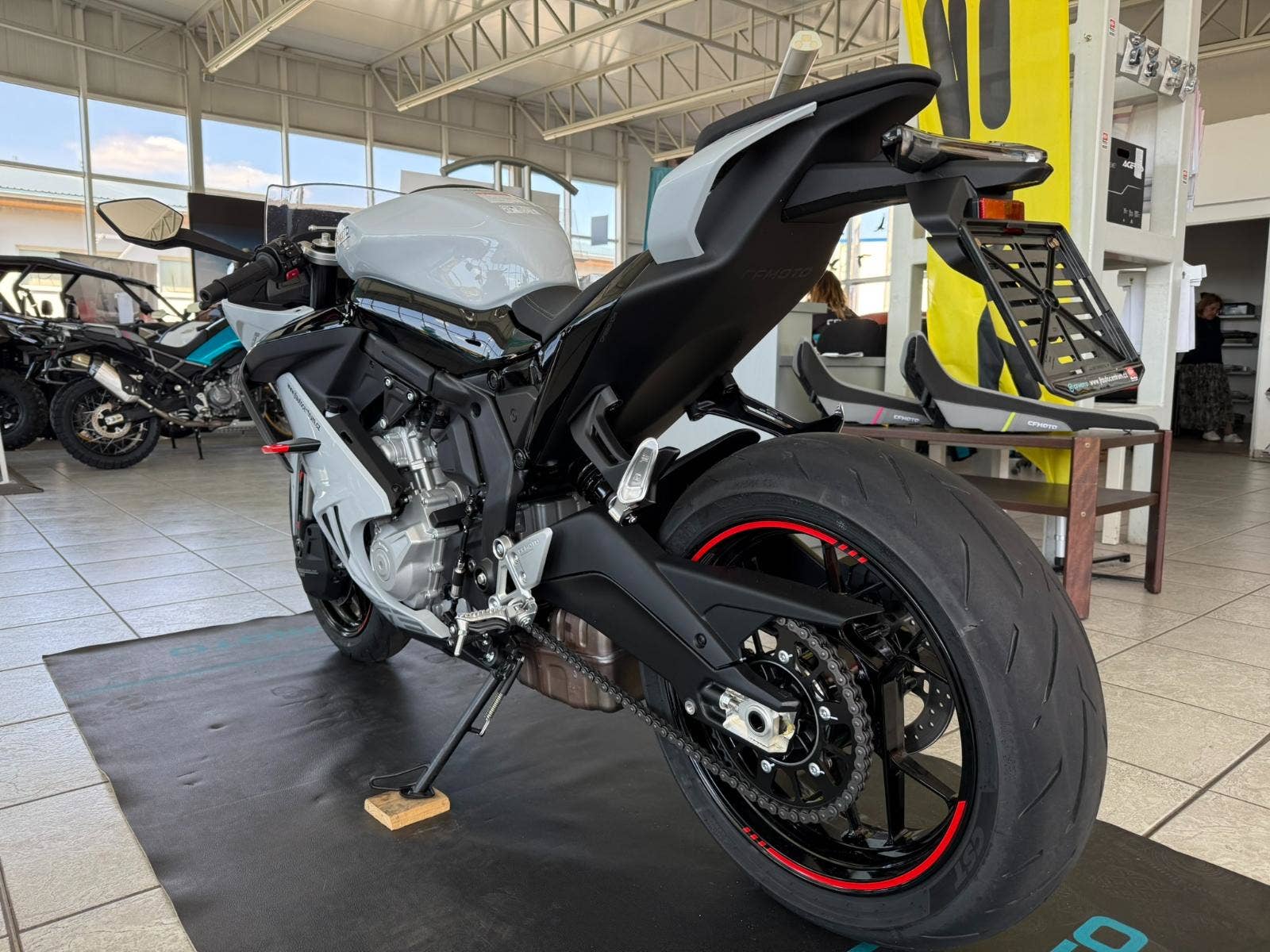 CFMOTO 675 SR-R