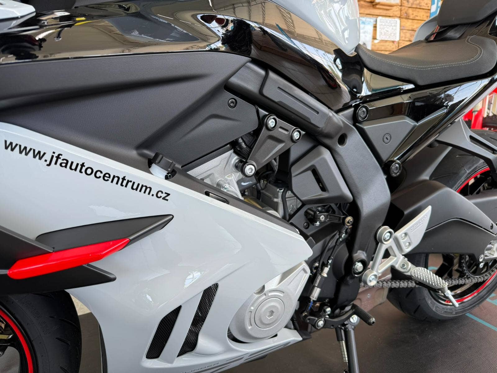 CFMOTO 675 SR-R