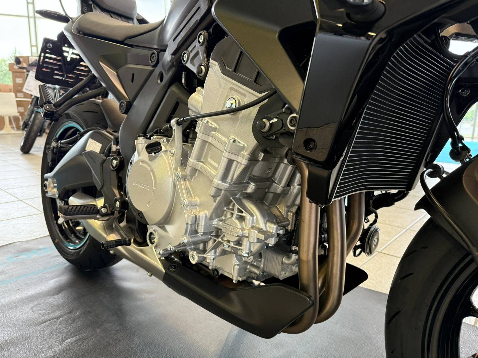 CFMOTO 675 NK