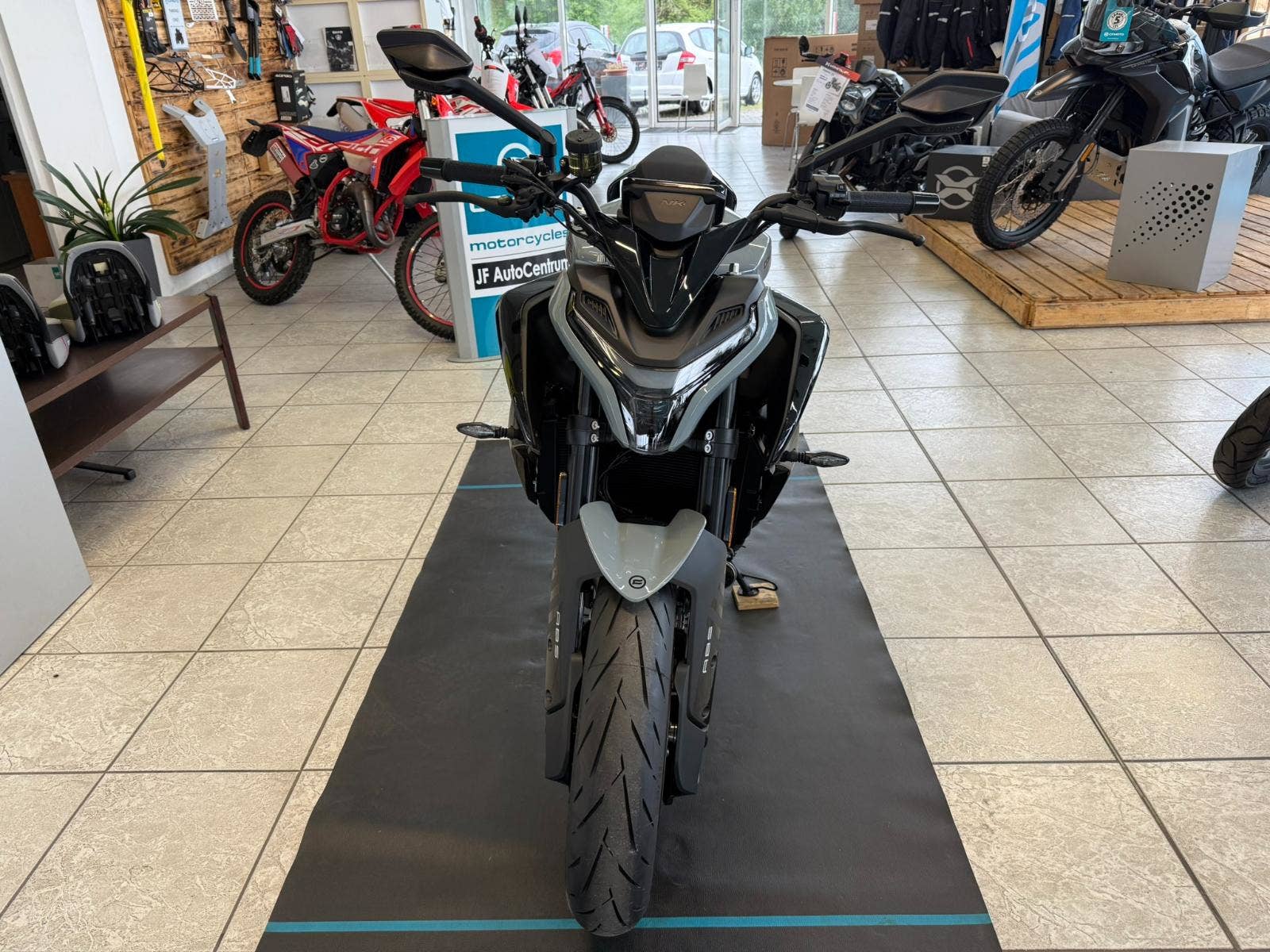 CFMOTO 675 NK