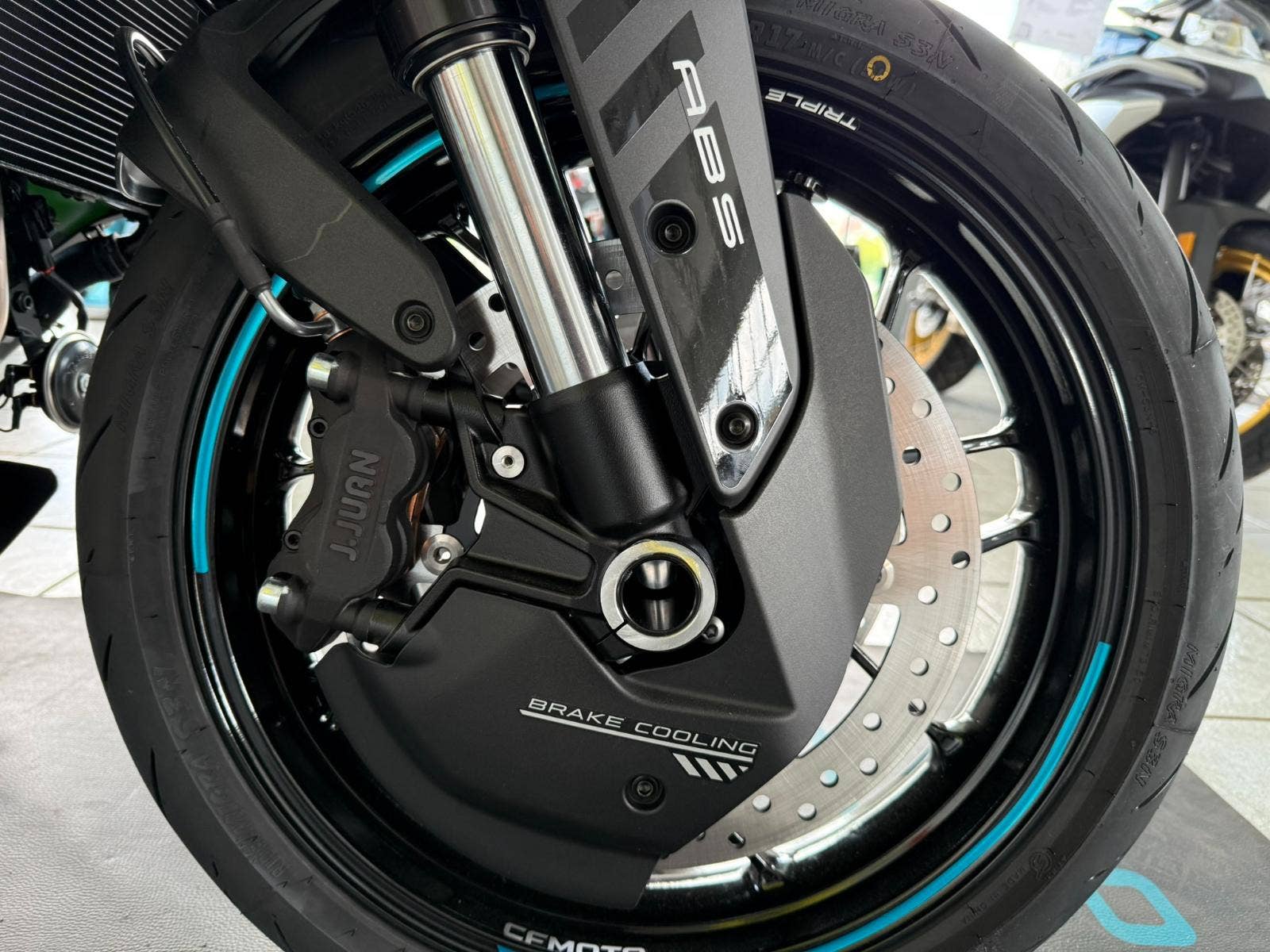 CFMOTO 675 NK