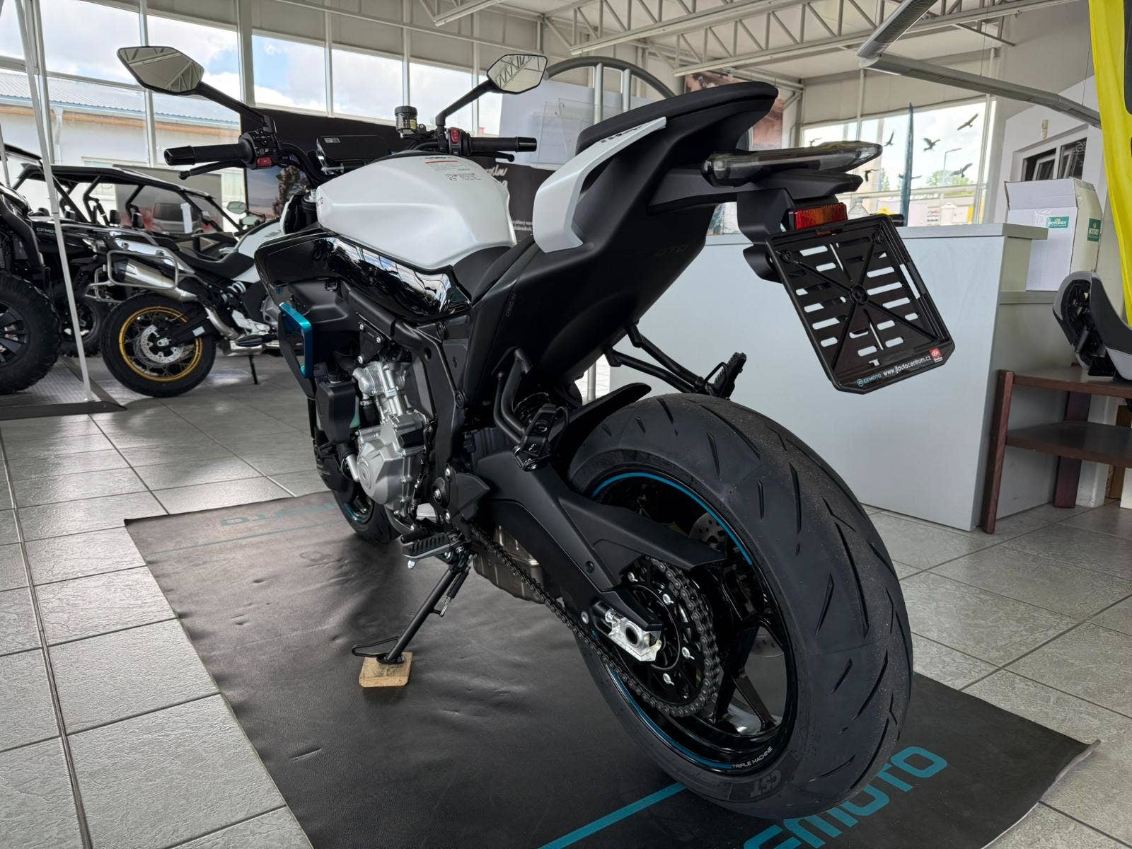 CFMOTO 675 NK