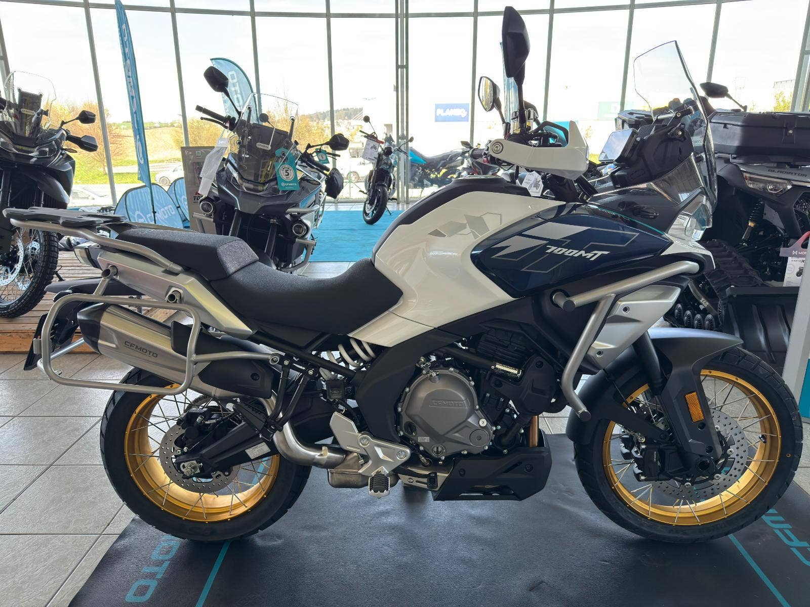 CFMOTO 700 MT Adventure