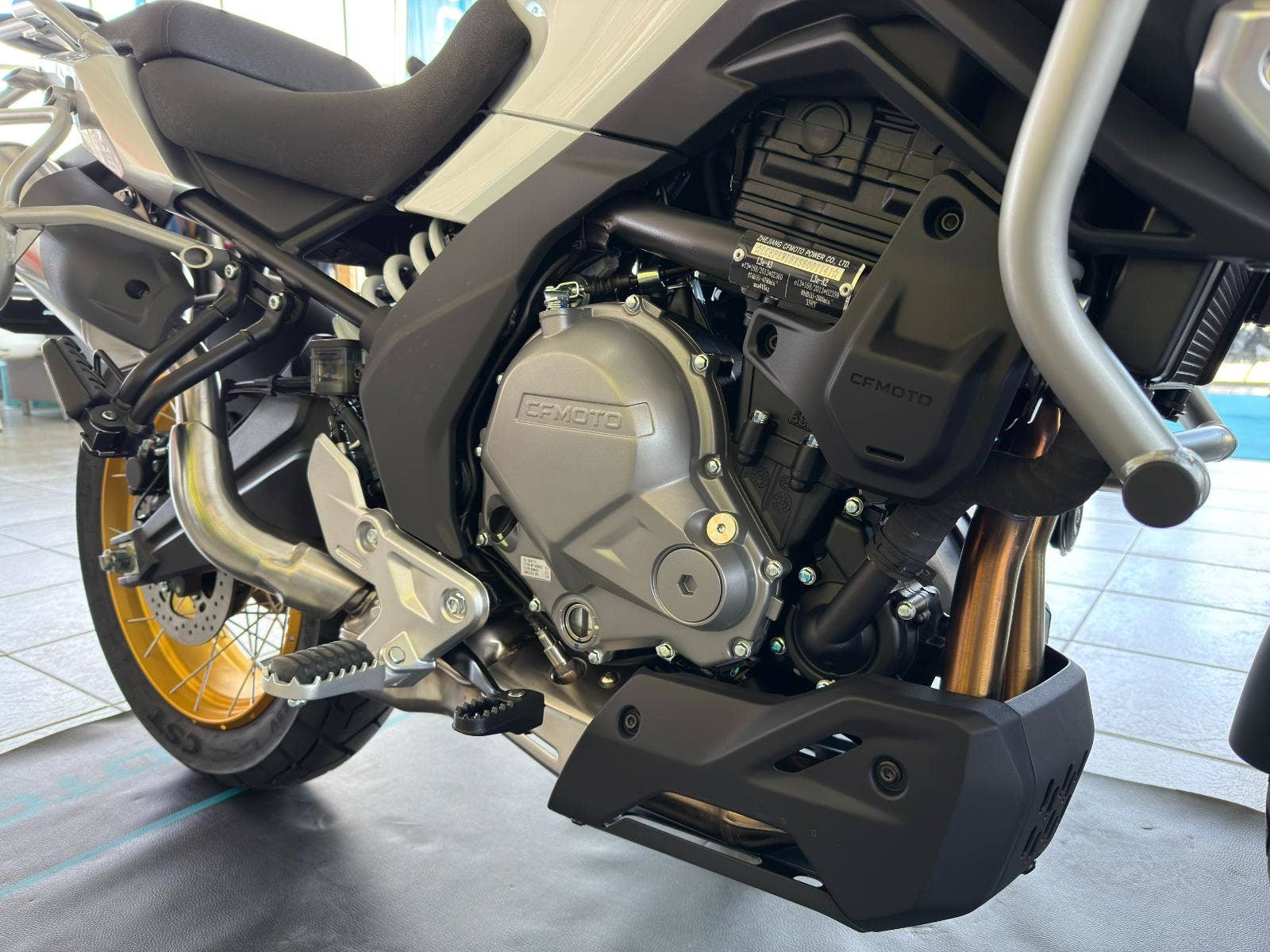 CFMOTO 700 MT Adventure