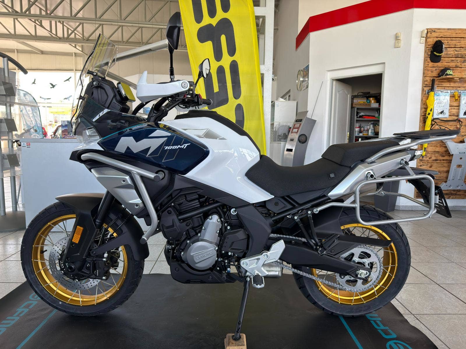 CFMOTO 700 MT Adventure