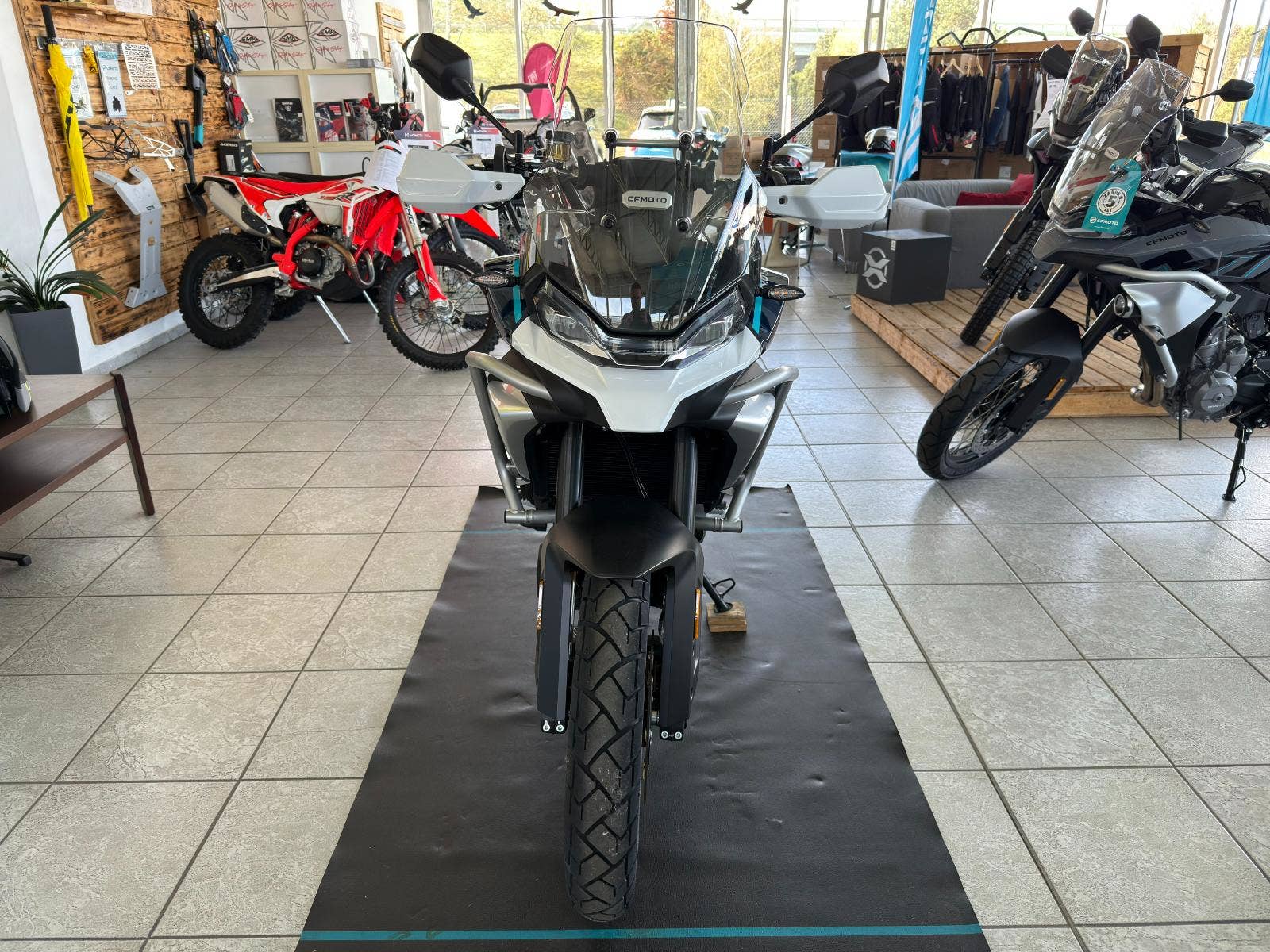 CFMOTO 700 MT Adventure