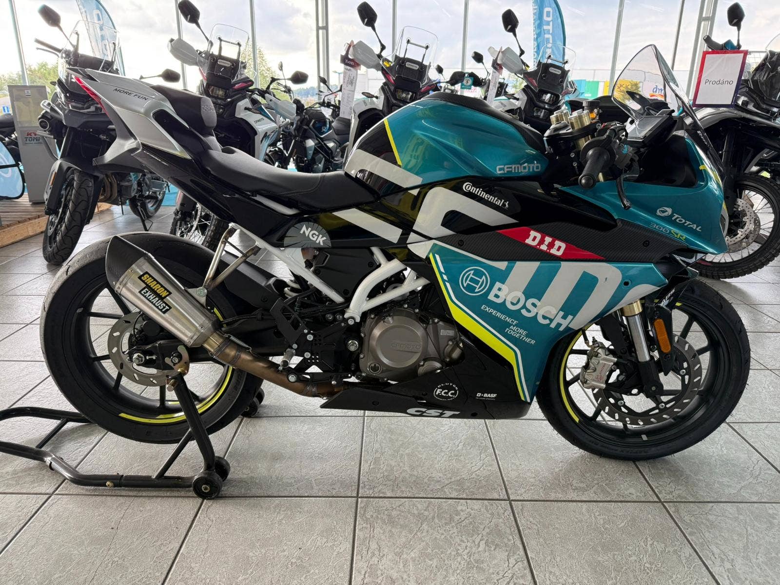 CFMOTO 300 SR