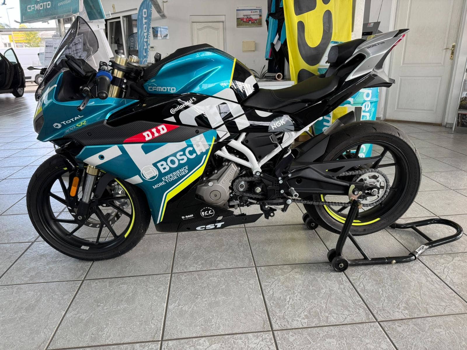 CFMOTO 300 SR