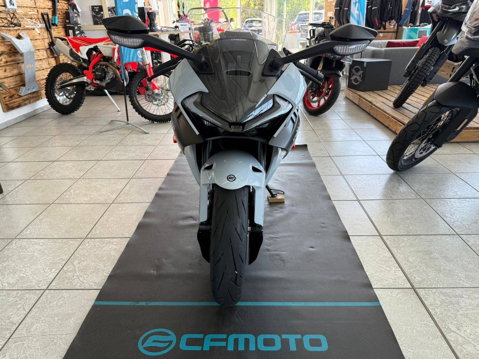 CFMOTO 675 SR-R