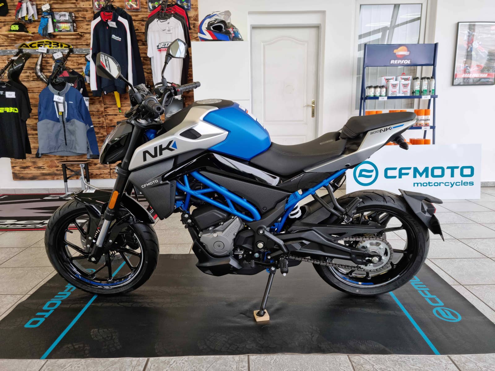 CFMOTO 300 NK