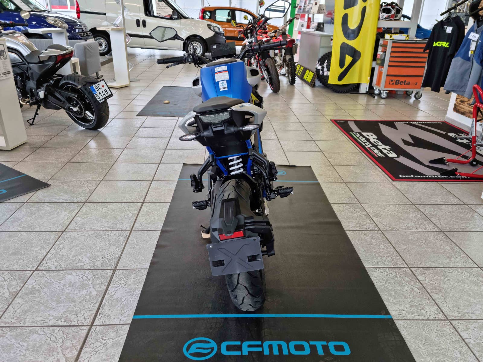 CFMOTO 300 NK