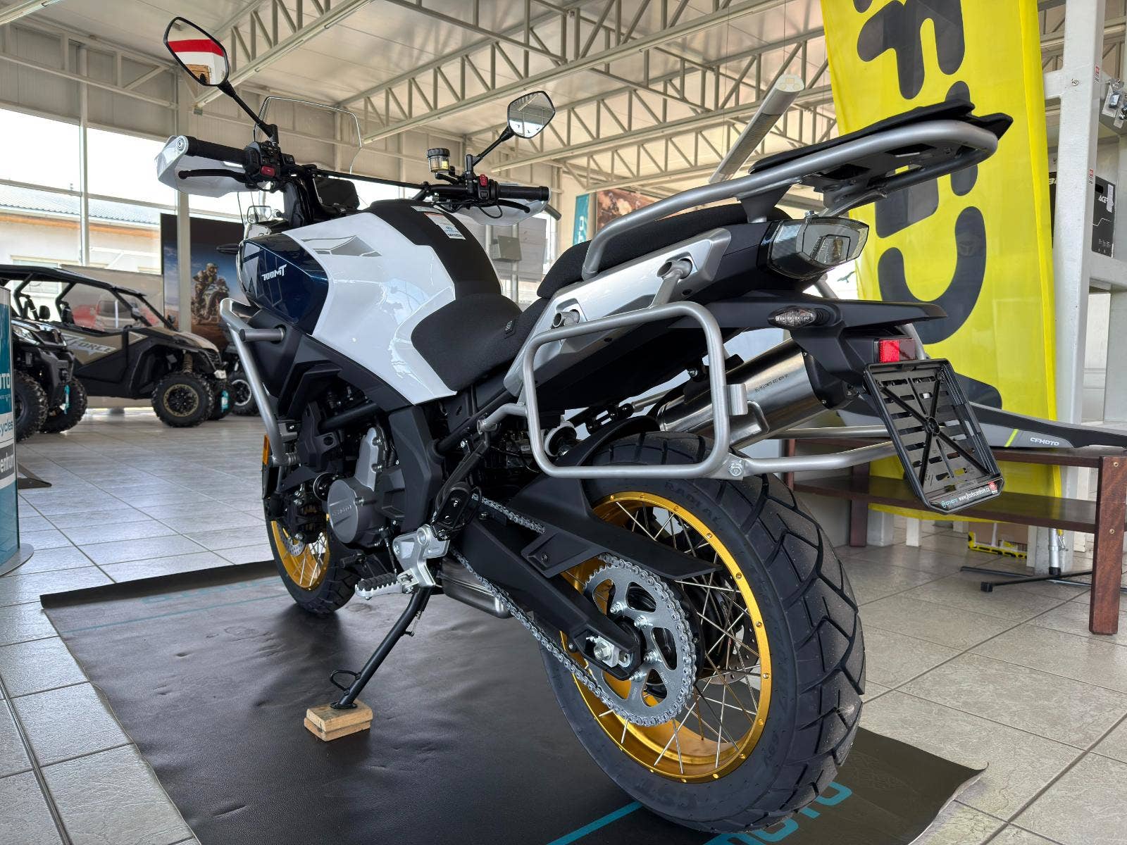 CFMOTO 700 MT Adventure