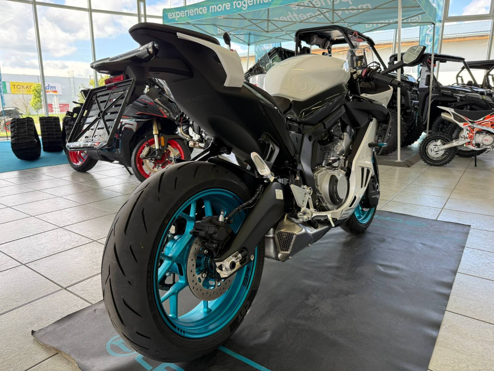 CFMOTO 675 SR-R