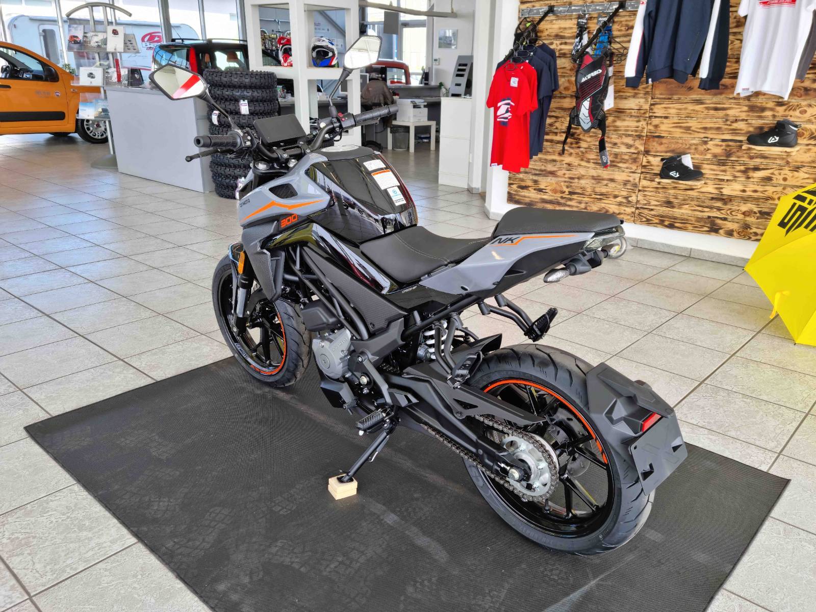 CFMOTO 300 NK