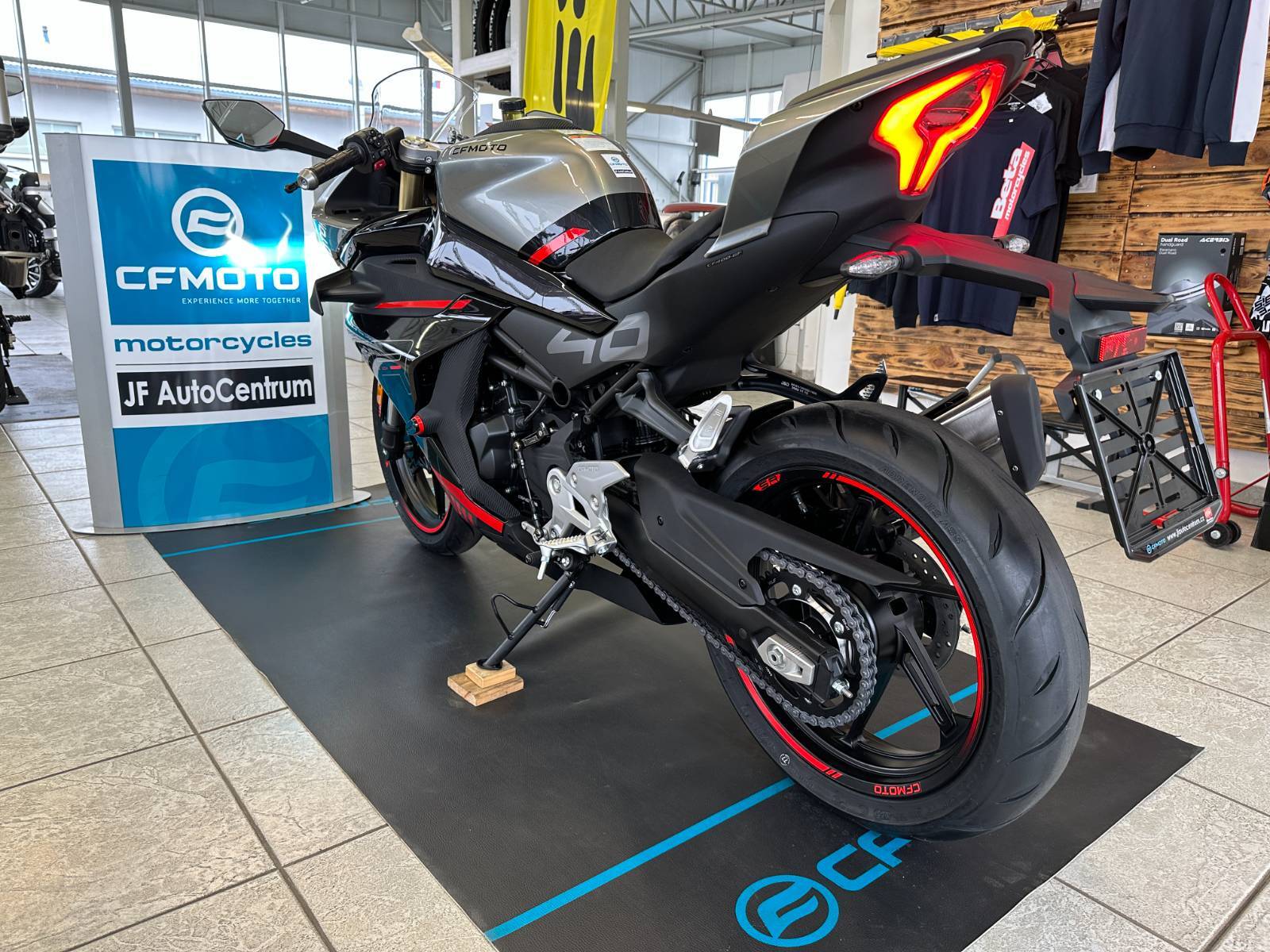 CFMOTO 450 SR
