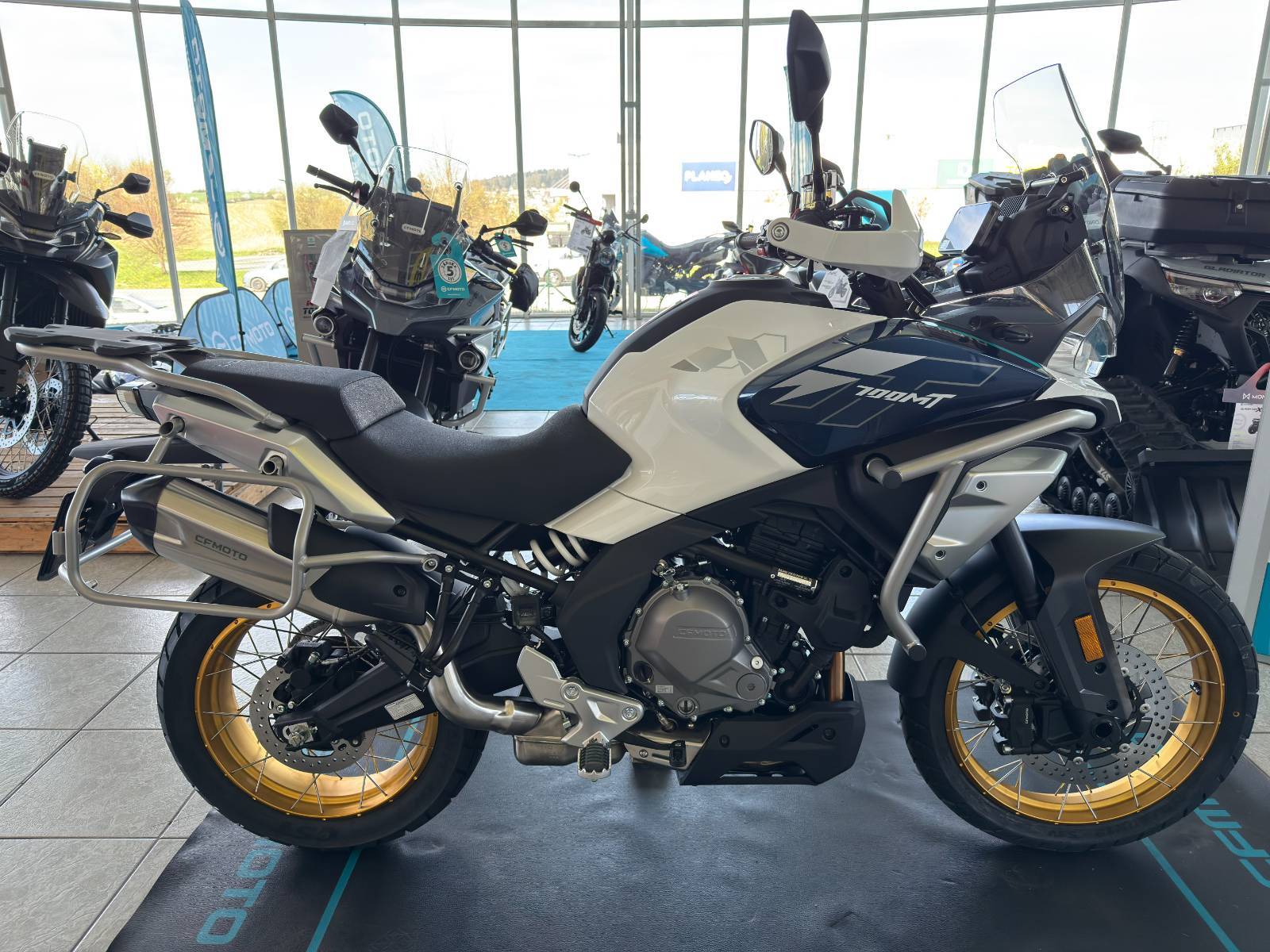 CFMOTO 700 MT Adventure