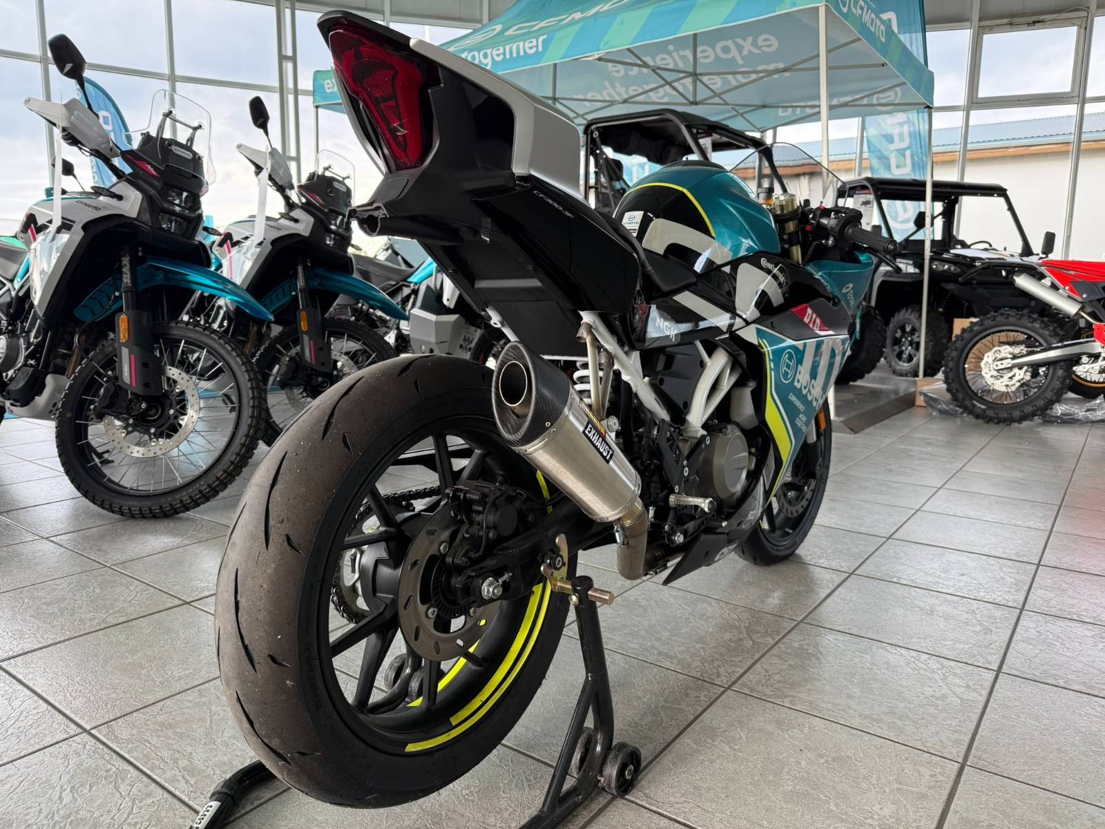 CFMOTO 300 SR