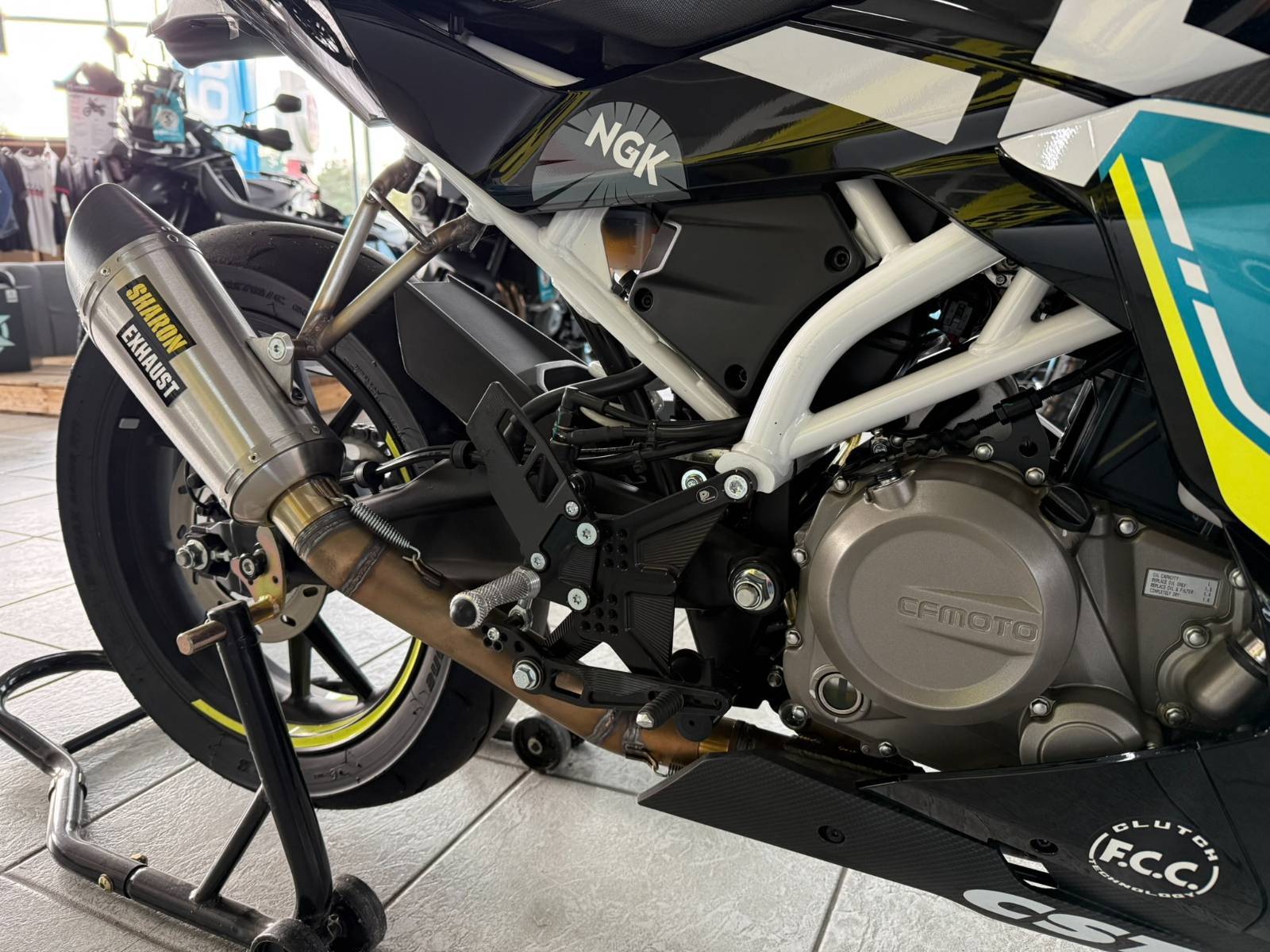 CFMOTO 300 SR