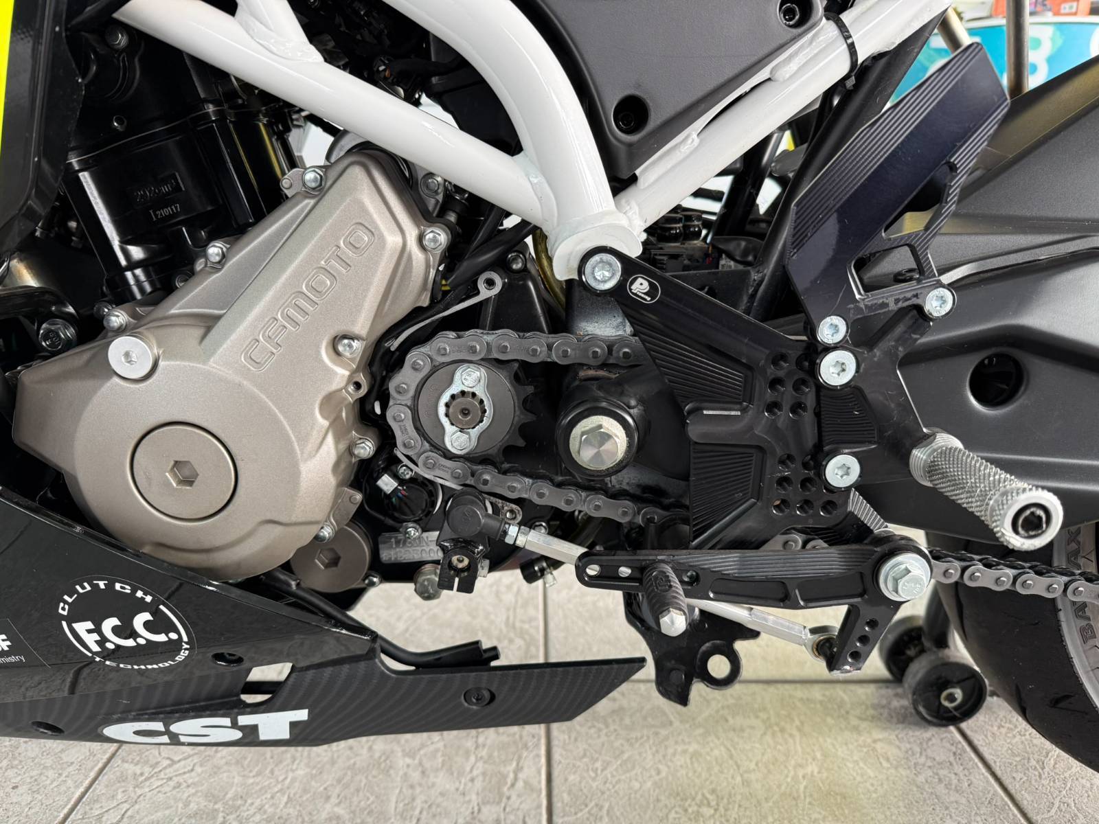 CFMOTO 300 SR